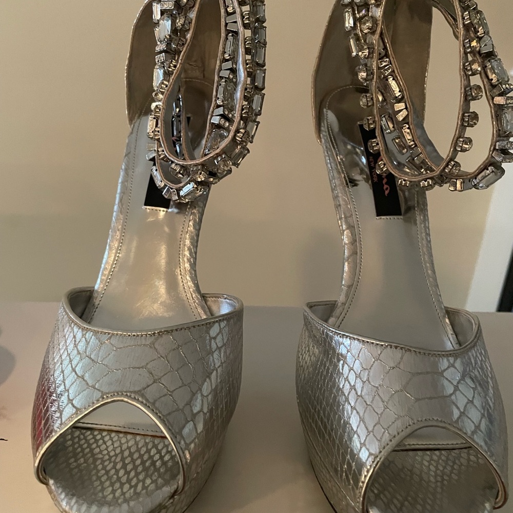 Nina ‘s Silver  Stilettos